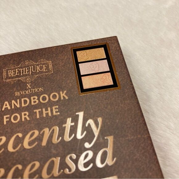 Beetlejuice x Revolution Handbook for the Recently Deceased Highlighter Palette - Picture 10 of 11